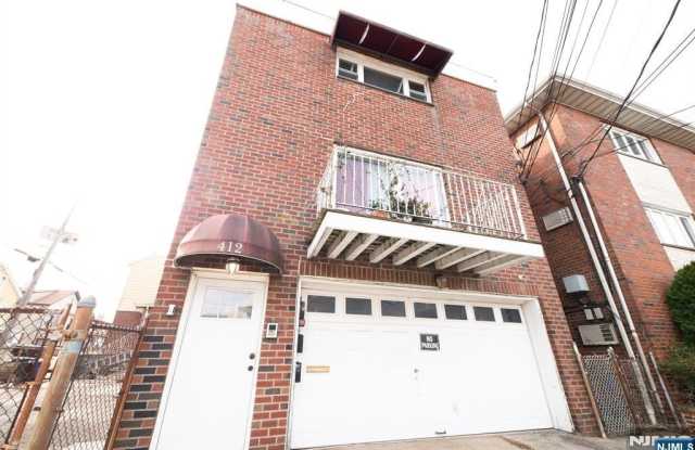 Photo of 412 Walker Street 1