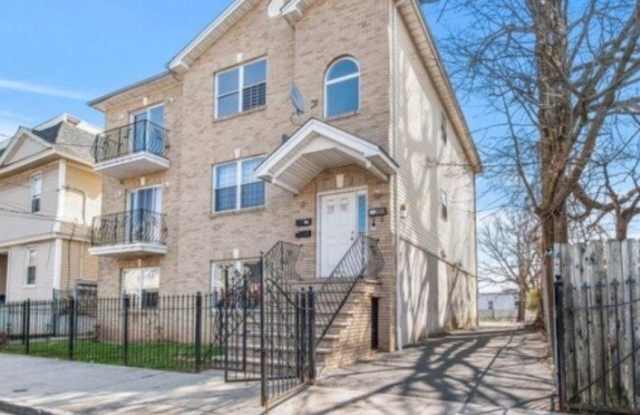 138-140 Schuyler Ave