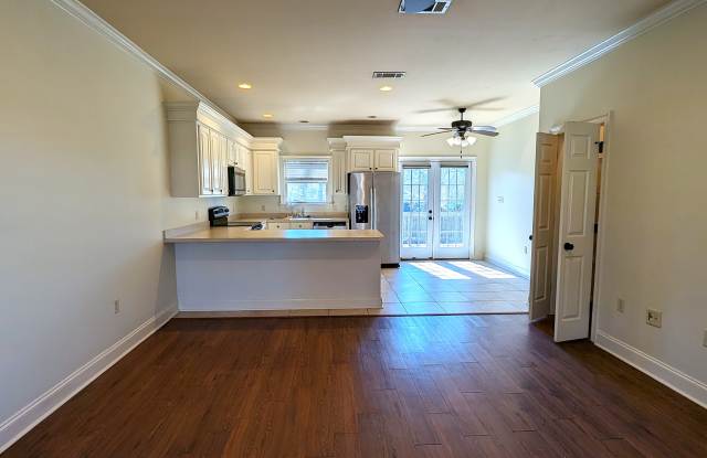 3604 Essex St Apt 2