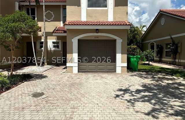 5541 NW 90th Ter