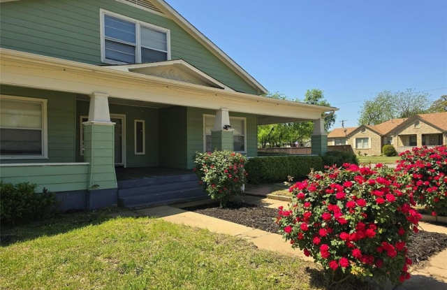 830 W Woodard Street