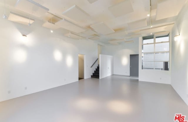 558 Rose Ave unit: 3