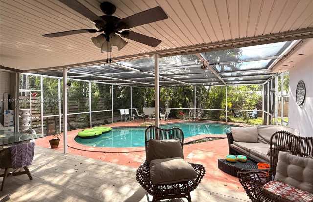 Photo of 5424 Van Buren St