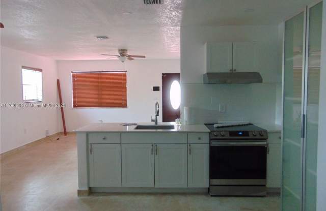 1230 N 70th Terrace 0, Hollywood, FL 33024