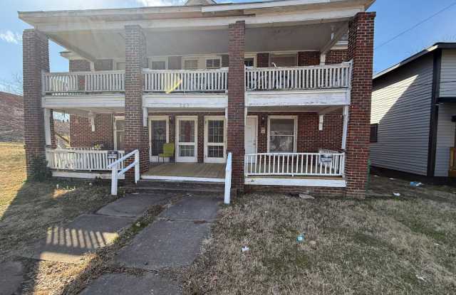 Photo of 209 Oakwood Street - 2