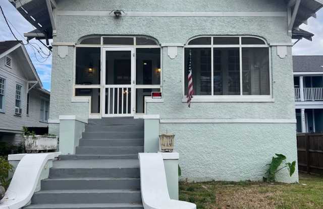 Renovated 3 Bedroom on Broadway!