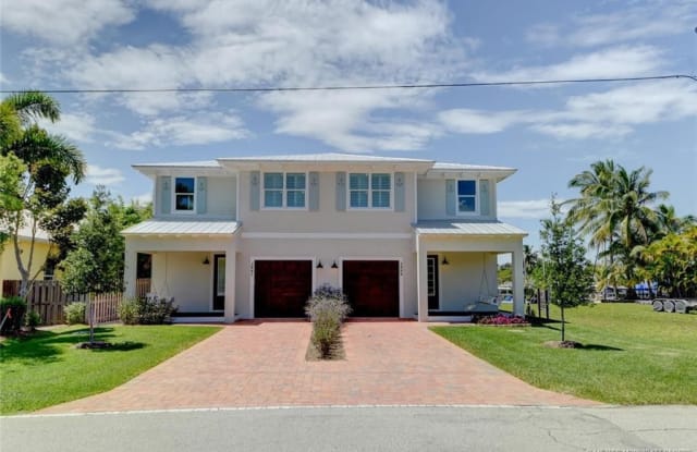 3999 SE Barcelona Street - 3999 SE Barcelona St, Port Salerno, FL 34997