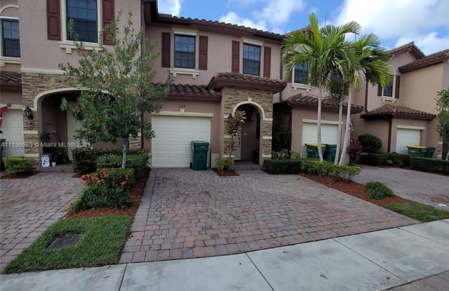 324 SE 37th Ter - 324 SE 37th Ter, Homestead, FL 33033