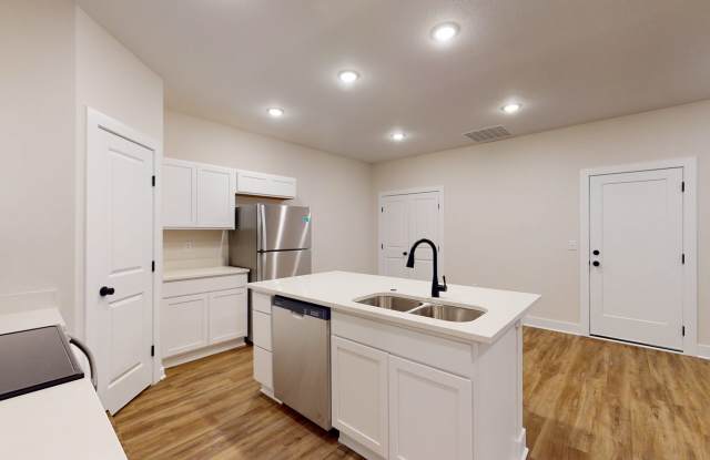 Photo of 1119 North Broadview Lane - 1