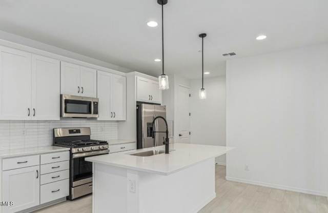 Photo of 2931 N EVERGREEN Street