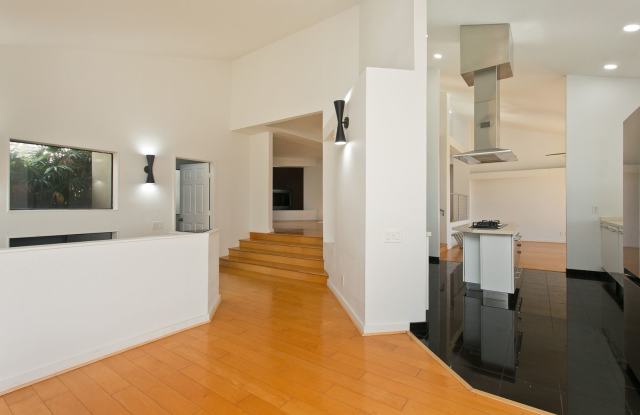 Prestigious Single Family Home - Hawaii Loa Ridge