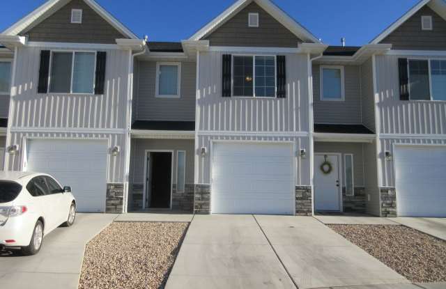 Photo of ** Move-in Discount** 3 Bedroom - 2.5 bathroom - in the heart of Cedar City!