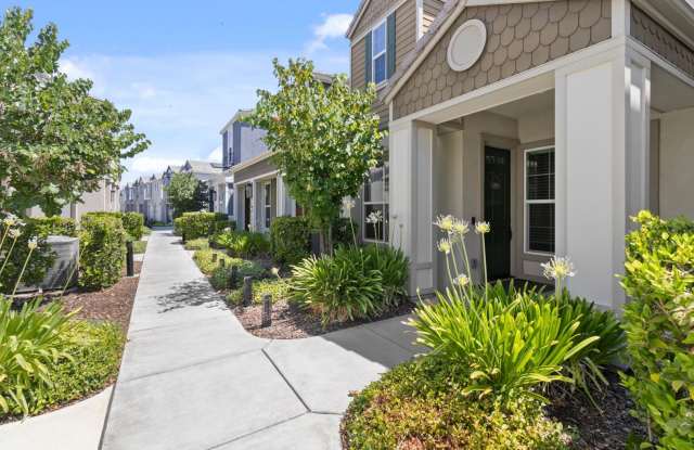 Photo of 3 Bed 2.5 Ba 2 Car Garage with solar!