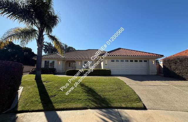 Beautifully Updated Single Story Home in The Country Club Near The Golf Course