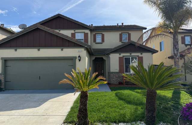 Hollister-Beautifully Updated 4BD/3BA Home with Garden Backyard in Prime Hollister Location