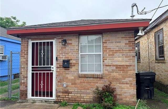 2123 MARIGNY Street