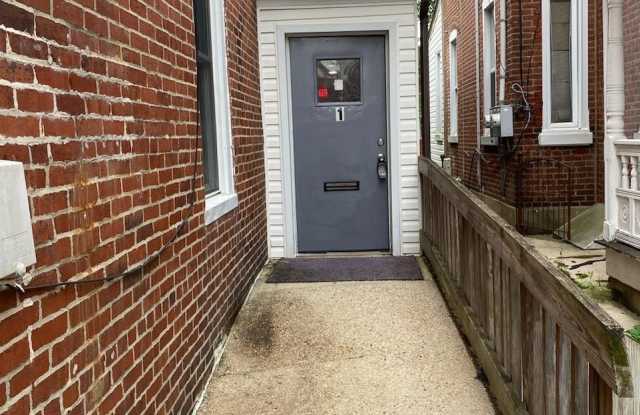 209 GAY Street unit: 1St Floor