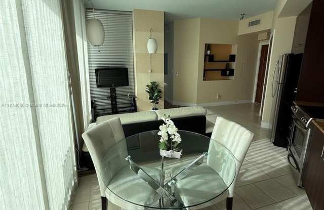 315 NE 3rd Ave