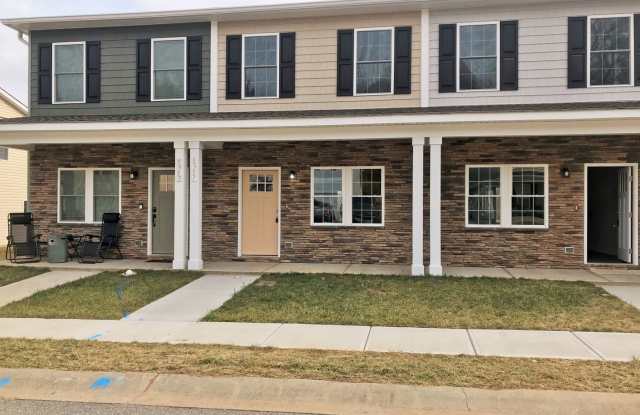 Beautiful 3BR Townhome in Hickory