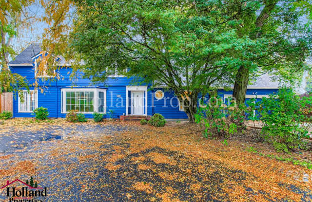 Spacious 3-Bedroom Hillsboro Home with Spacious Fenced Yard!