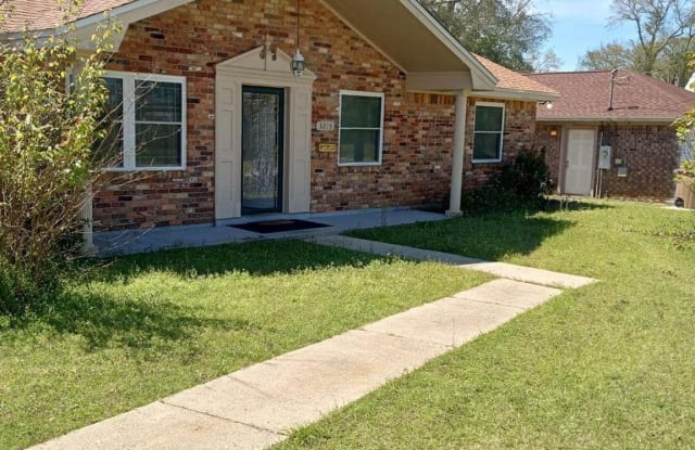 3215 Lakeview Ave - 3215 East Lakeview Avenue, Pensacola, FL 32503