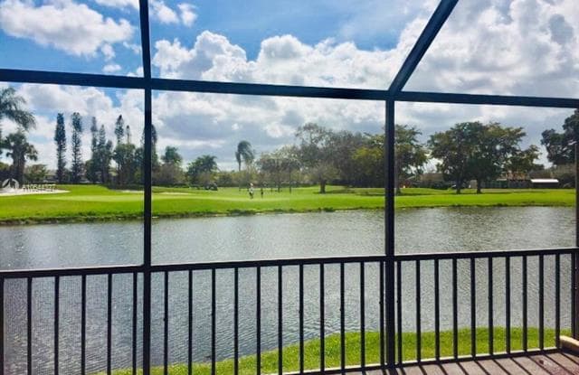 10850 S Golfview Dr - 10850 E Golfview Dr, Pembroke Pines, FL 33026