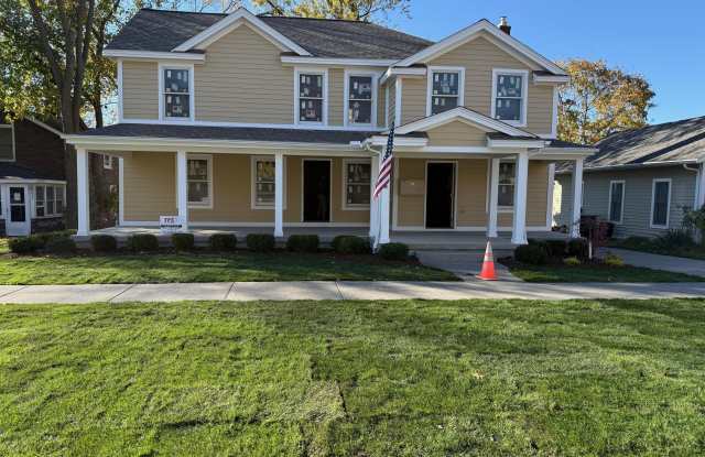 Photo of 627 N River Street unit: 1