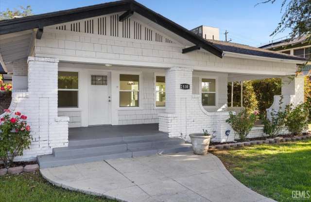 Beautiful 4 Bedroom / 2.5 Bathroom Home in Westchester for Lease! Fully Furnished