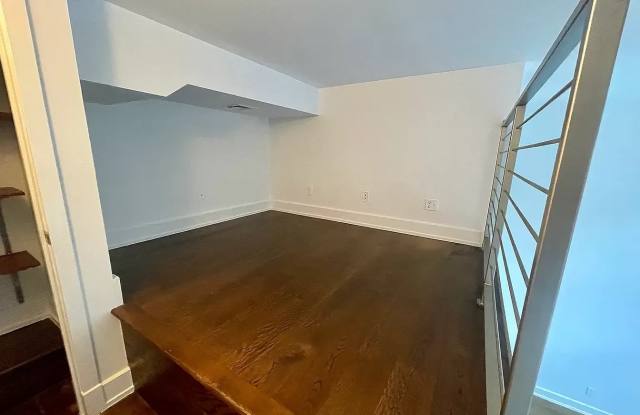 390 Lorimer St
