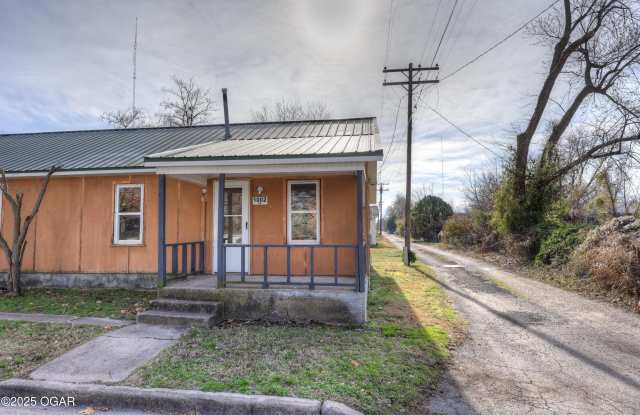 Photo of 1002 Roosevelt Avenue unit: 4