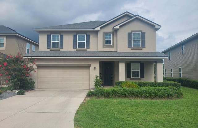 Large 4 bedroom home in Oakleaf