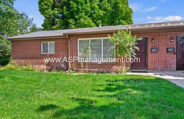 1841-1843 E Cresthill Dr