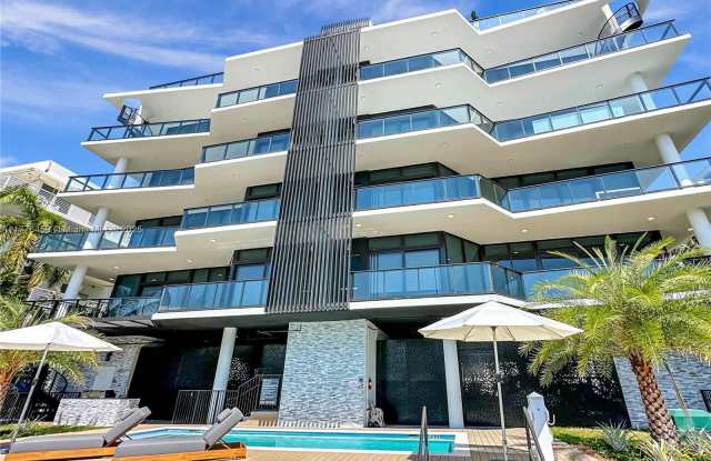 141 Isle Of Venice Dr