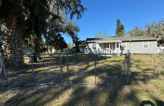 Your Next Home Is Here – Charming 3/1 in Apopka!