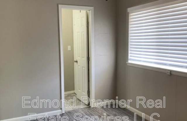 207 E Hurd