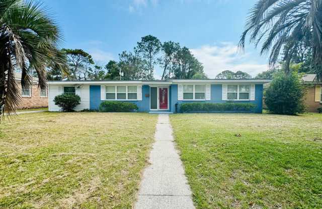 Charming One Story Home in Savannah!