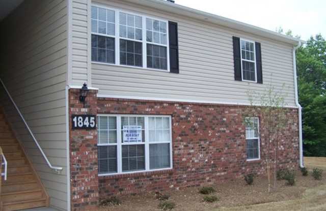 2BR/2BA Apartment -Move in special 1/2 off the first months rent with 13 month lease