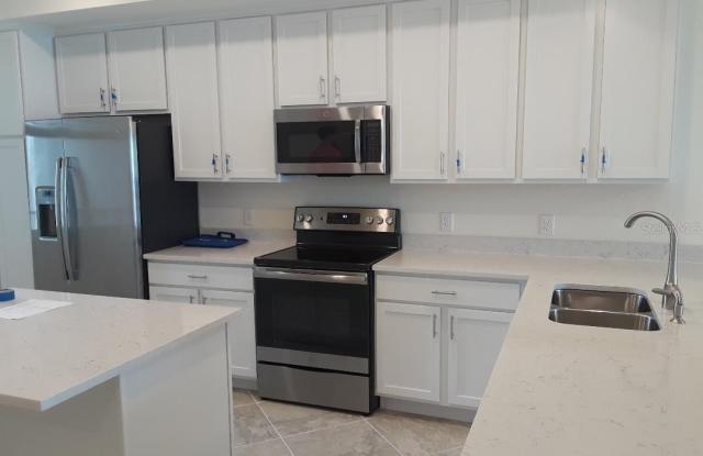 850 TIDEWATER SHORES LOOP