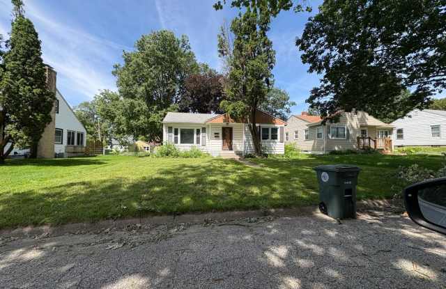 !HALF OFF FIRST MONTHS RENT SPECIAL! Charming 3-Bedroom Home in Quiet Waterloo Neighborhood – 747 Boston Ave
