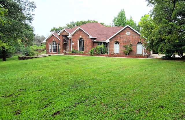 Photo of Edmond Home on 2.5 Acres w/ Pool