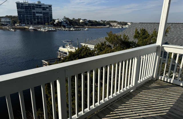 709 Canal Drive unit: Apt 2C