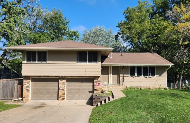 6615 Washington Ave - 6615 Washington Avenue, Windsor Heights, IA 50324