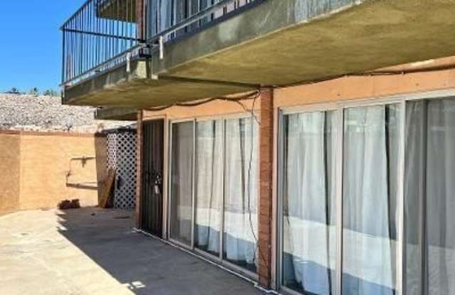 89 Acoma Blvd N unit: 3