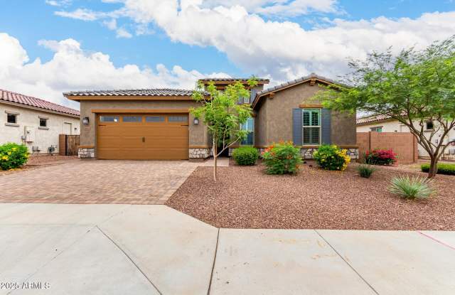 Photo of 18453 W ELWOOD Street