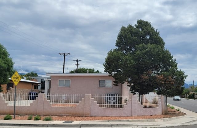 3000 Montclaire Drive Northeast - 3000 Montclaire Drive Northeast, Albuquerque, NM 87110