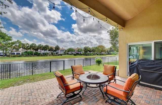 Amazing 4 Bedroom, 3 Bath home plus large 21'x11' loft located in Parkland Isles!