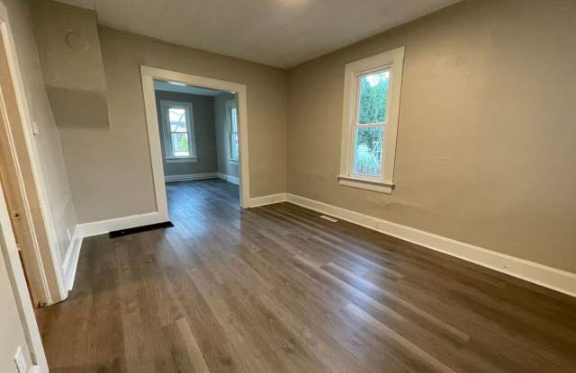 Completely Remodeled Lower 2 Bedroom Apartment