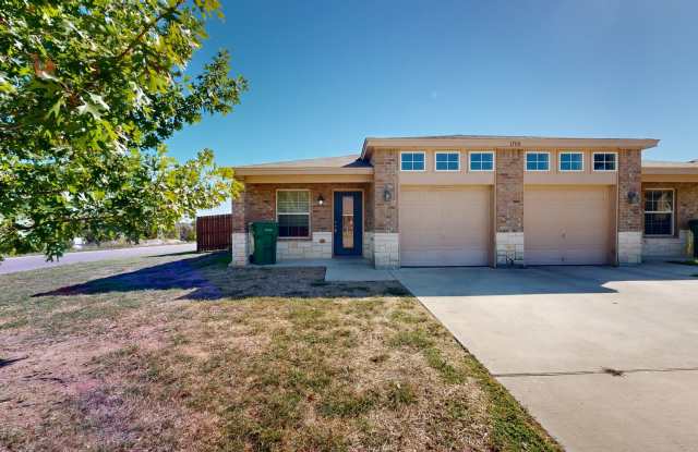 FREE SEPTEMBER RENT + $1,395 RENT