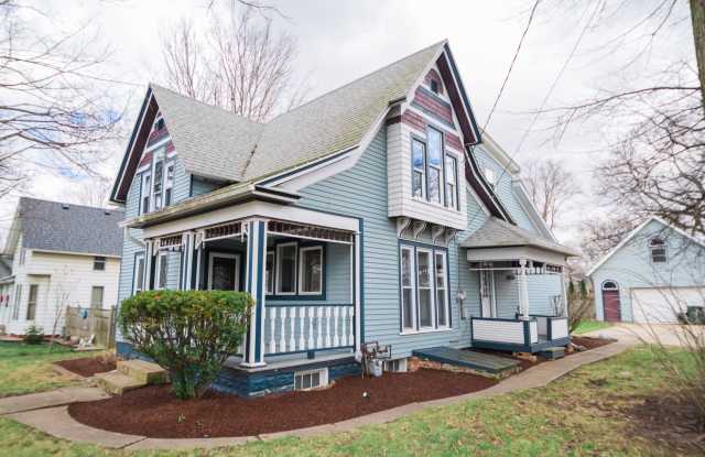 Photo of 3 bed 1.5 bath Downtown Valparaiso Home