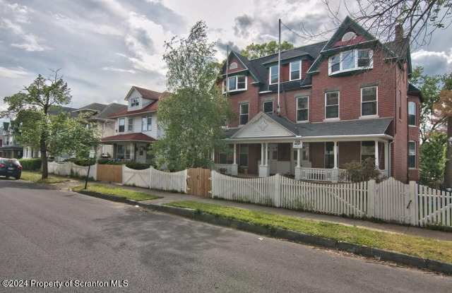 535 Quincy Avenue